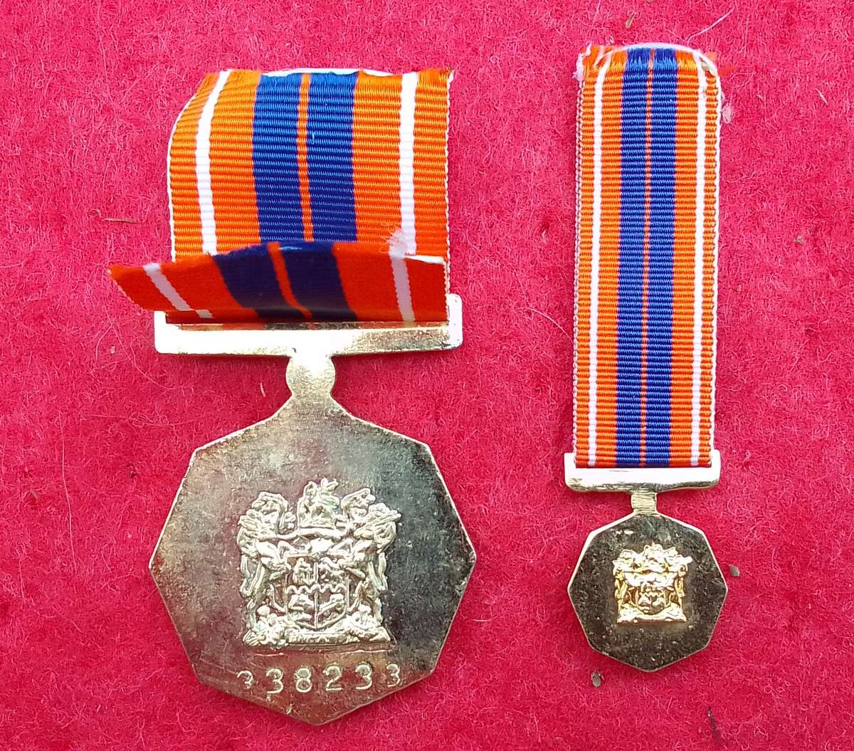 Pro Patria full size & miniature medal set