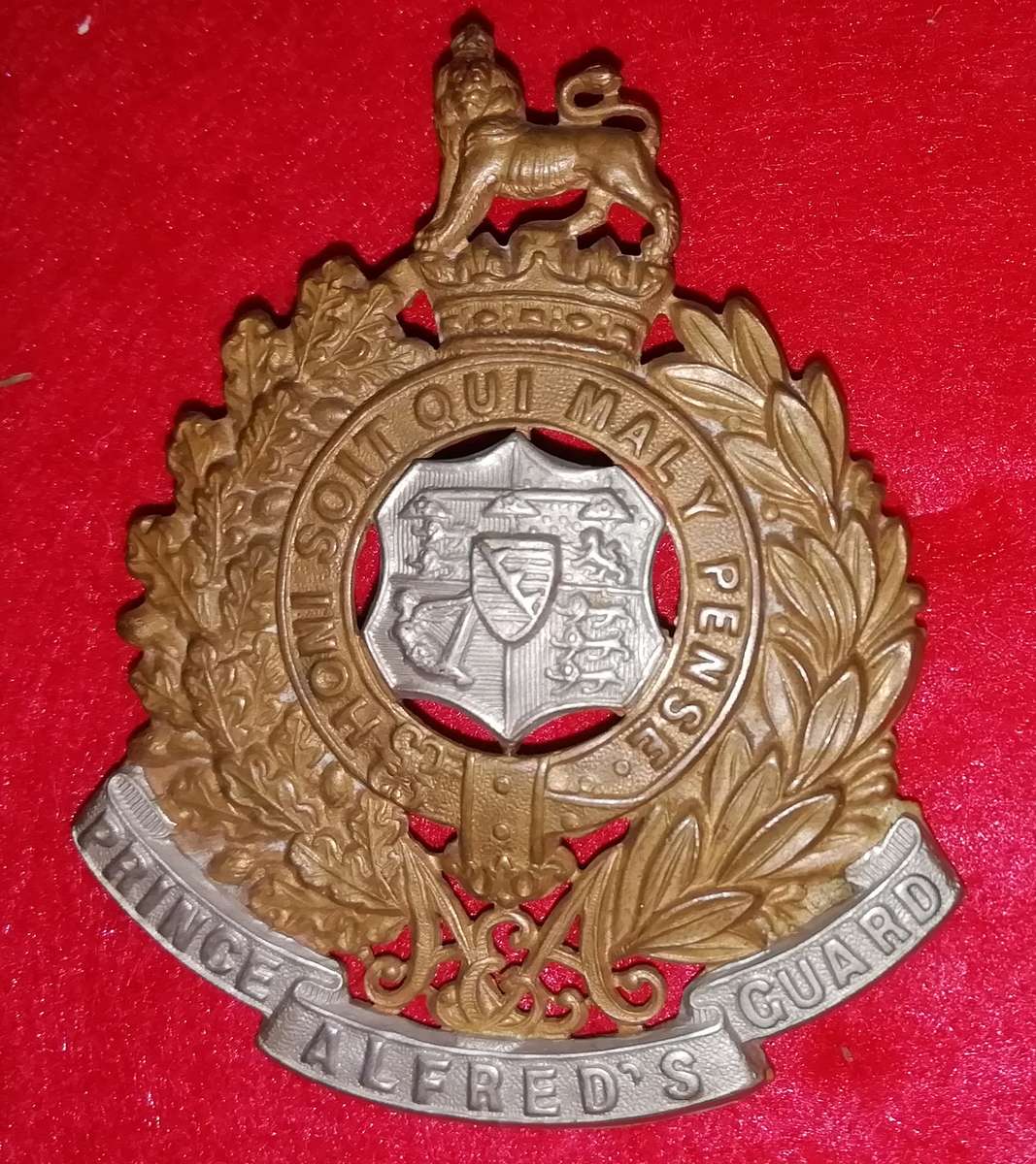 SADF PRINCE ALRED`S GUARD Bi/m CAP BADGE 1922 - 1963 - LUGS INTACT