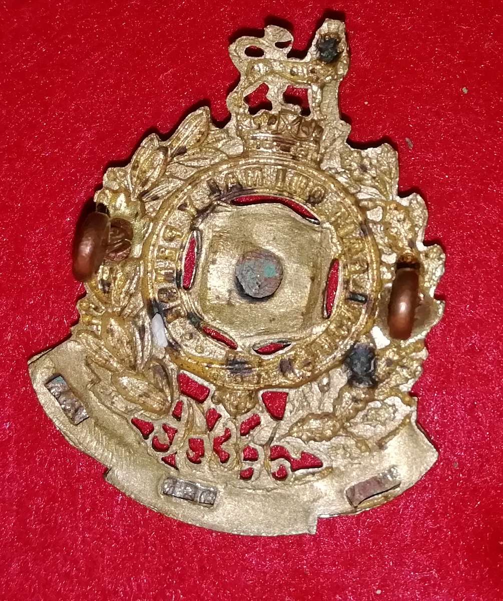SADF PRINCE ALRED`S GUARD Bi/m CAP BADGE 1922 - 1963 - LUGS INTACT
