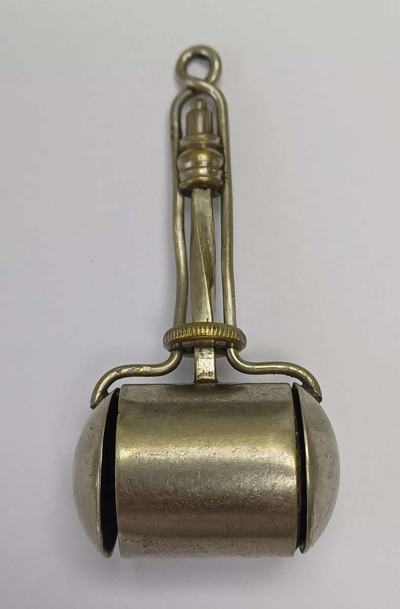 Behrent Optician Kimberly, Pendant Eye Glass