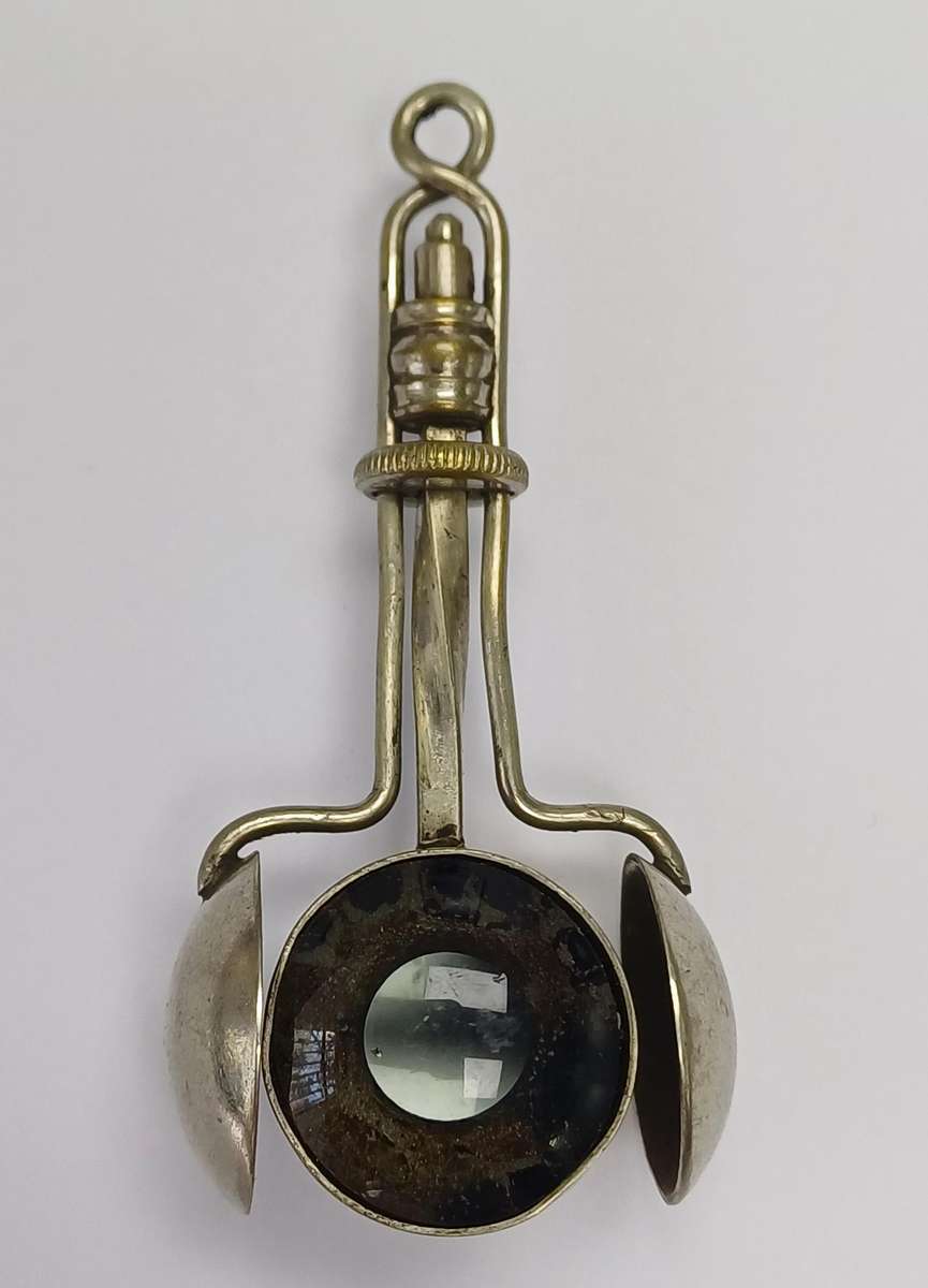 Behrent Optician Kimberly, Pendant Eye Glass