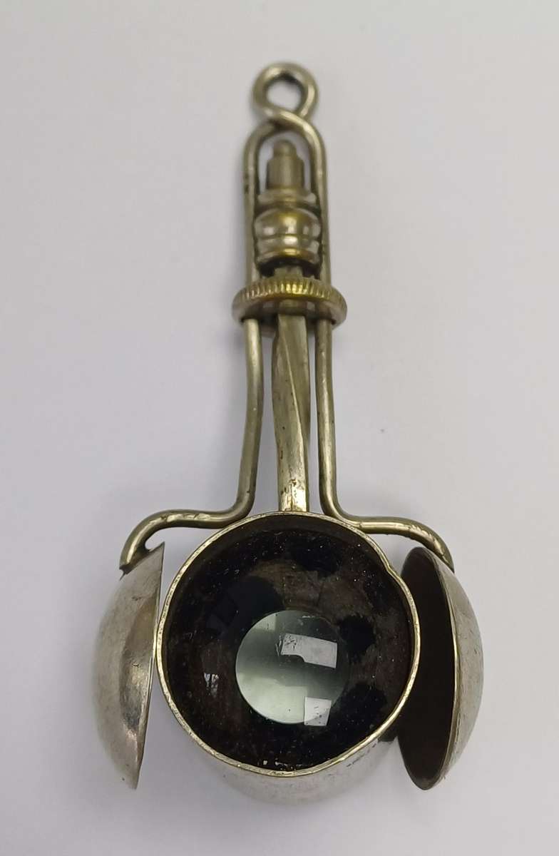 Behrent Optician Kimberly, Pendant Eye Glass