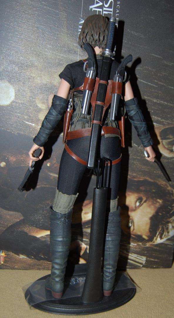Hot toys 1/6 scale "Alice" Resident evil afterlife figure