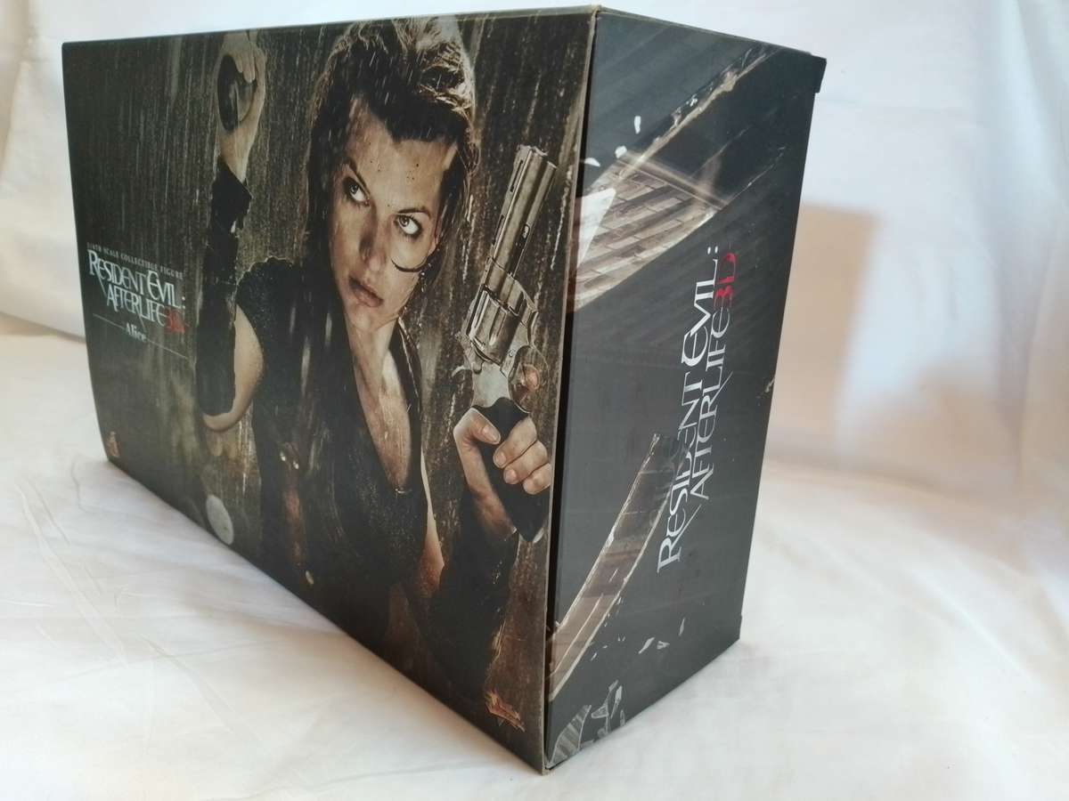 Hot toys 1/6 scale "Alice" Resident evil afterlife figure