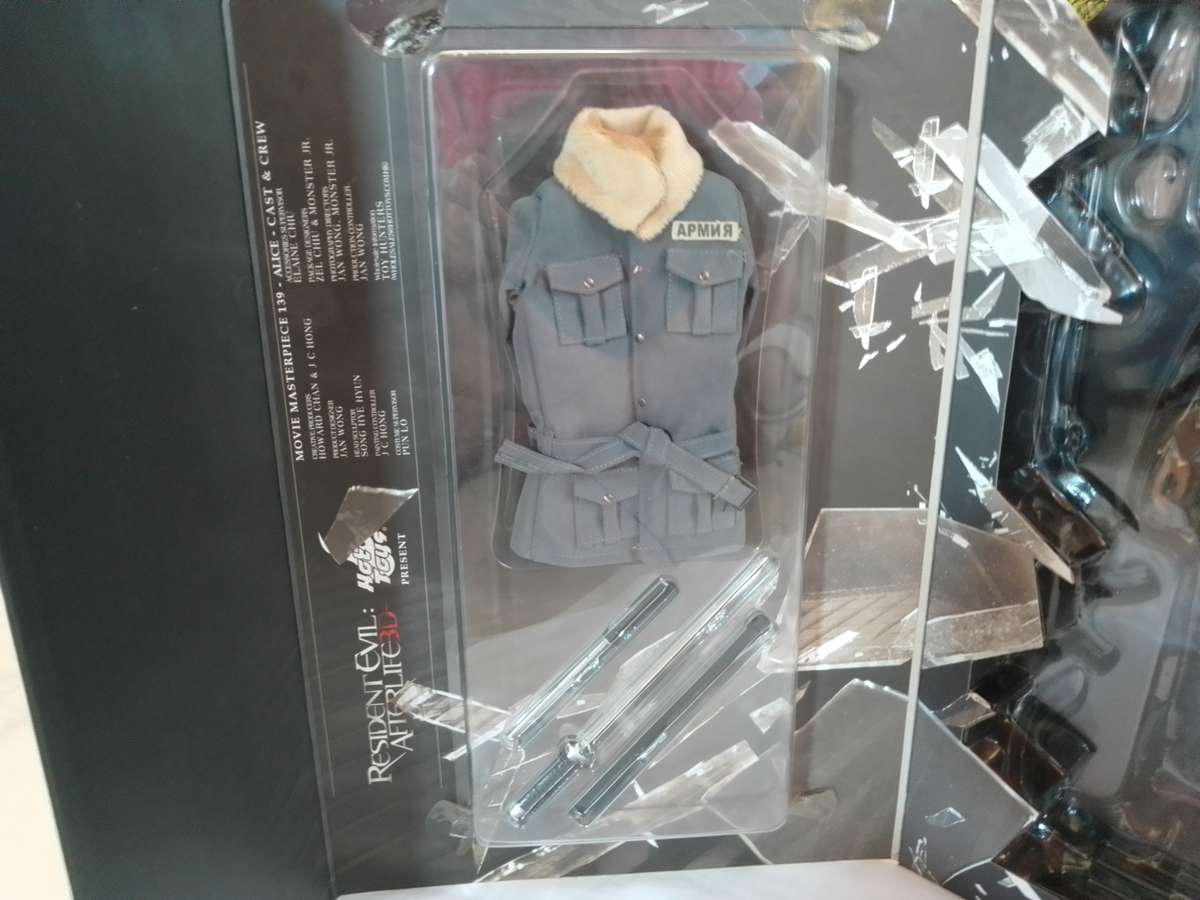 Hot toys 1/6 scale "Alice" Resident evil afterlife figure