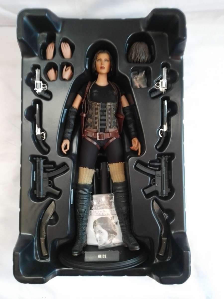 Hot toys 1/6 scale "Alice" Resident evil afterlife figure
