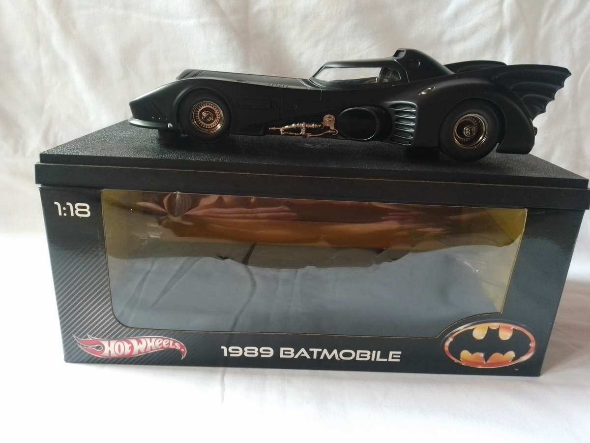Hot wheels - Batmobile 1989 movie masterpiece 1:18 scale, diecast