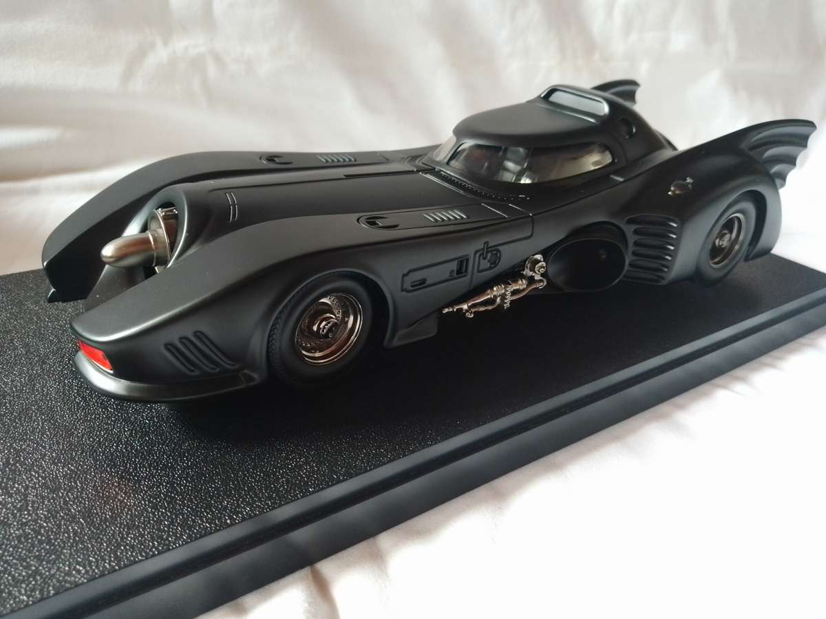 Hot wheels - Batmobile 1989 movie masterpiece 1:18 scale, diecast