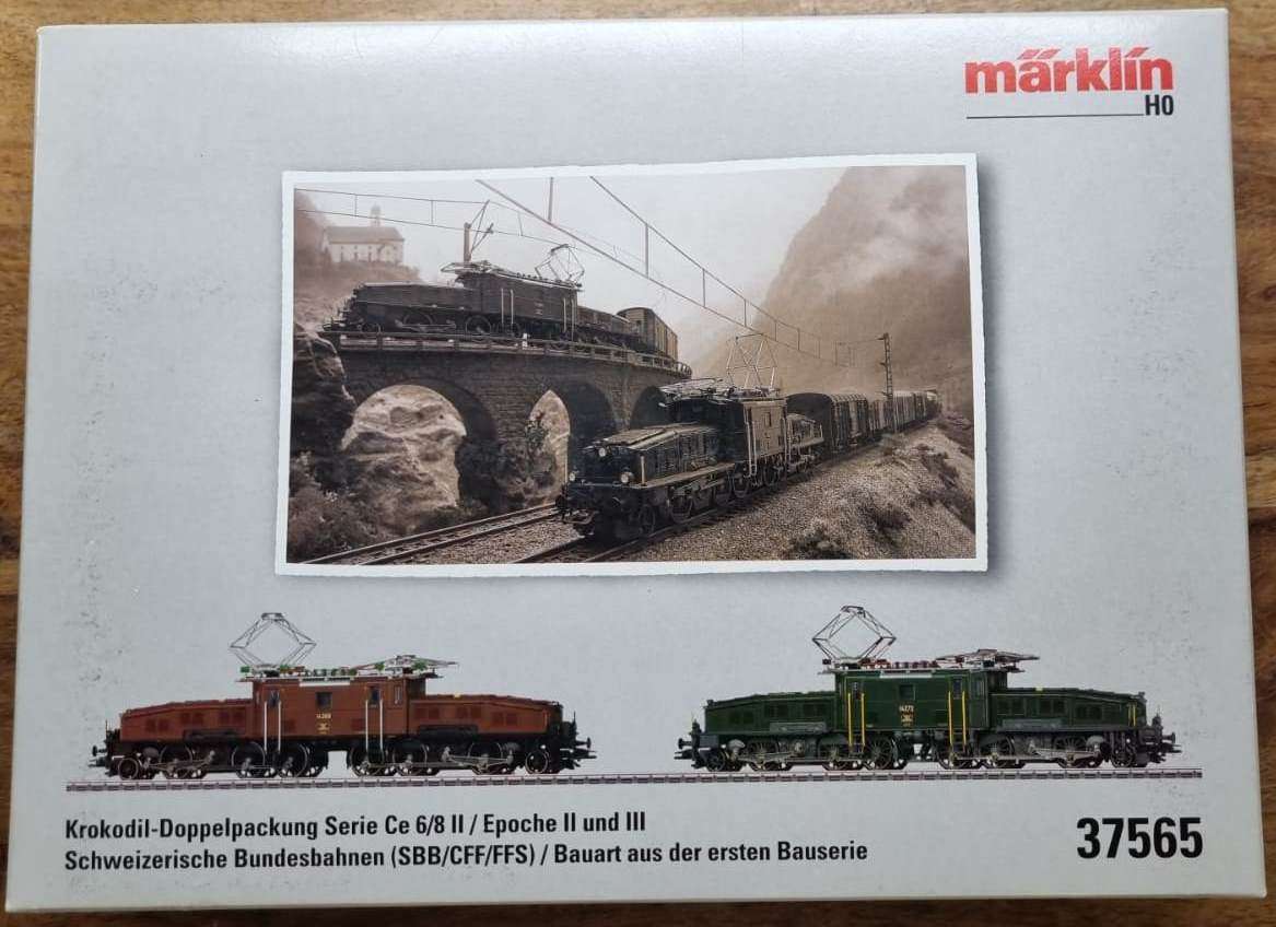 Marklin 37565 Swiss Federal Railways (SBB/CFF/FFS) class Ce 6/8 II "Crocodile" freight locomotives.
