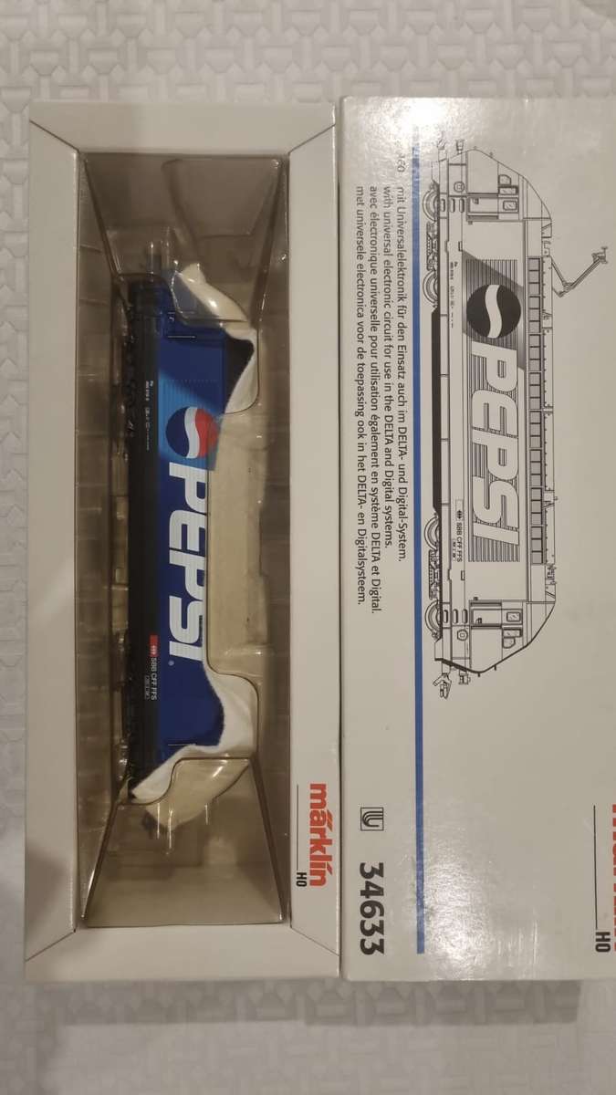 Marklin HO 34633 SBB Re 460 PEPSI Locomotive.