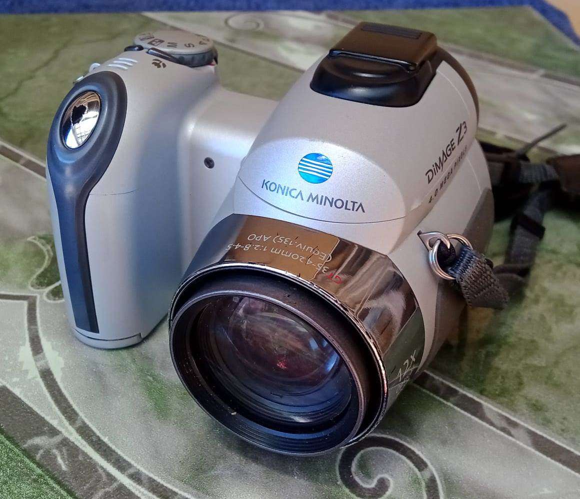 For the collector. Konica Minolta Dimage Z3 digital camera. Please read Description.