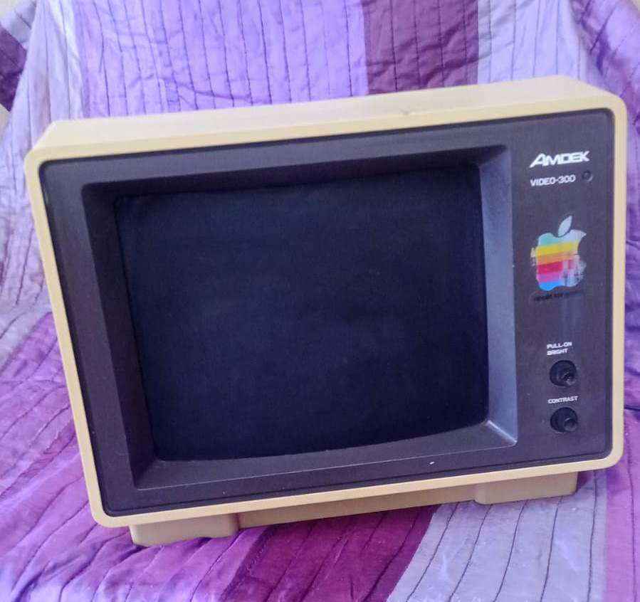 Amdek Video-300 composite green monitor for vintage computers. Read Description.