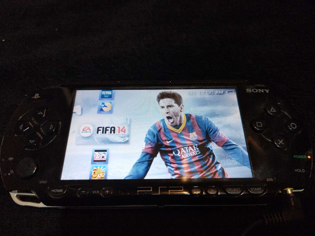 Psp 1001 modded with 115 games pre-installed