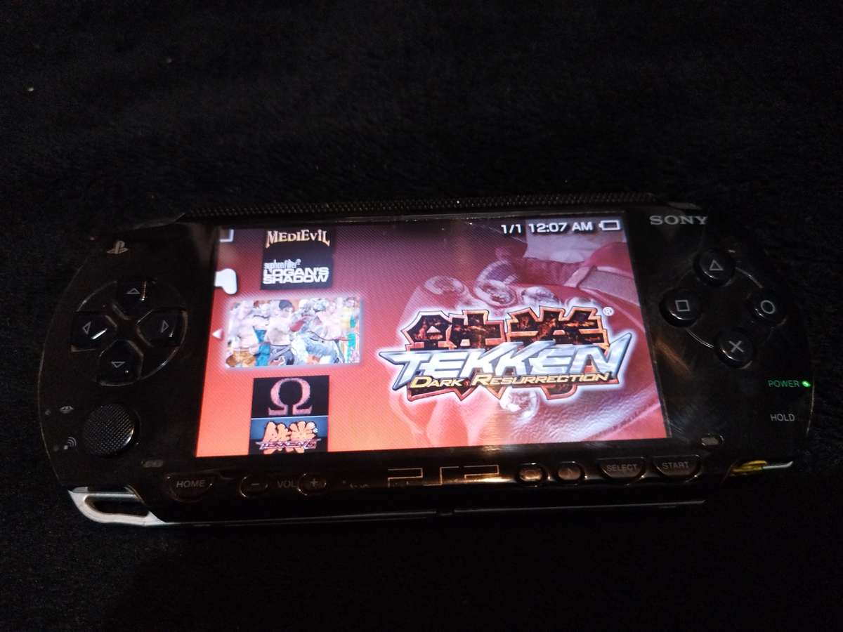 Psp 1001 modded with 115 games pre-installed