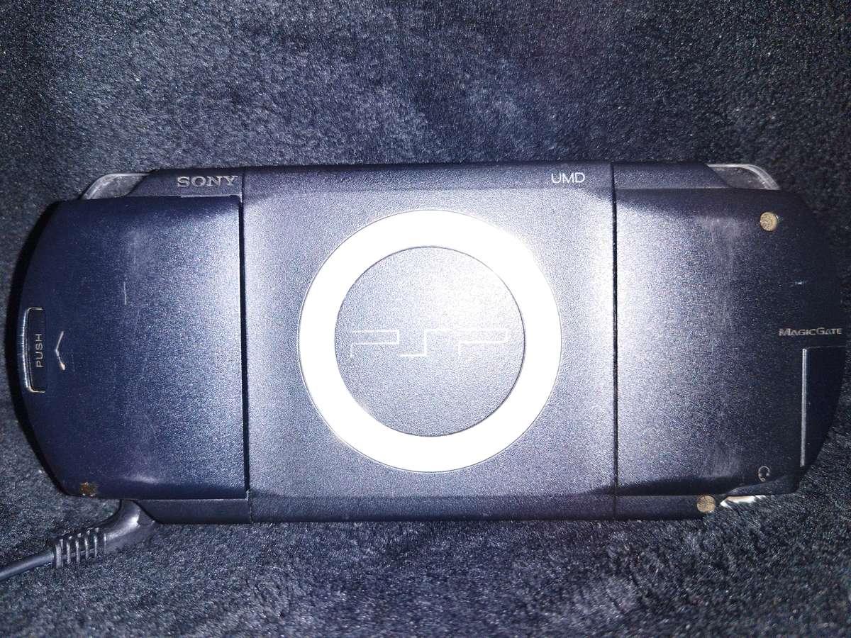 Psp 1001 modded with 115 games pre-installed