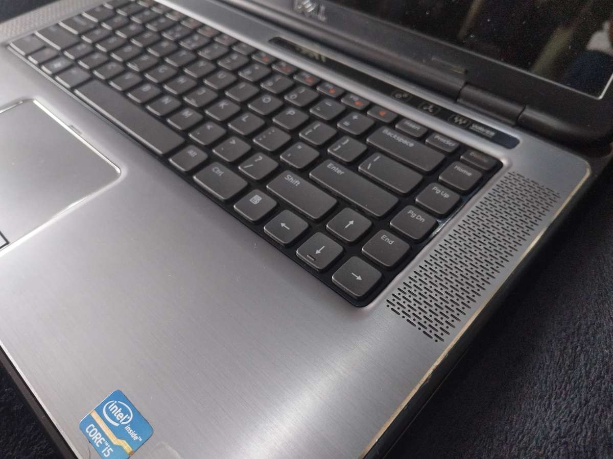 i5 DELL XPS L502x LAPTOP WITH JBL SOUND