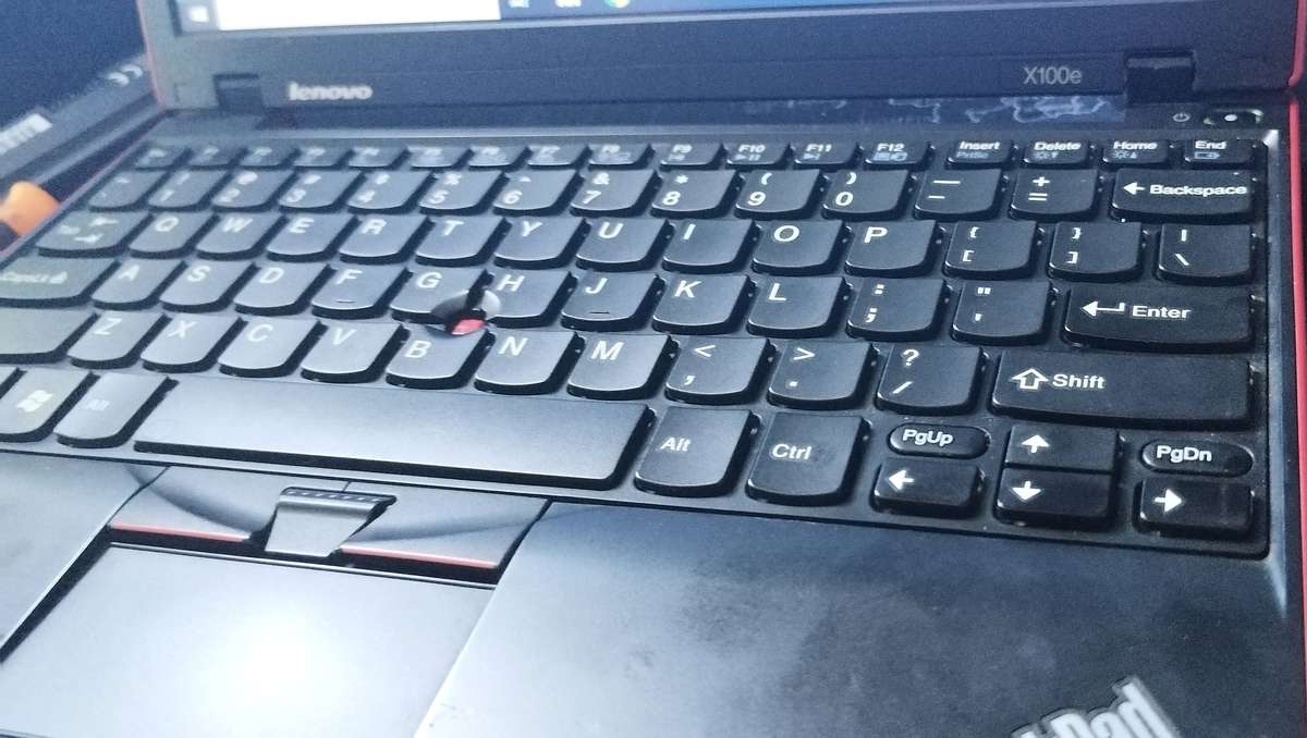 LATE ARRIVAL!! LENOVO X100E LAPTOP