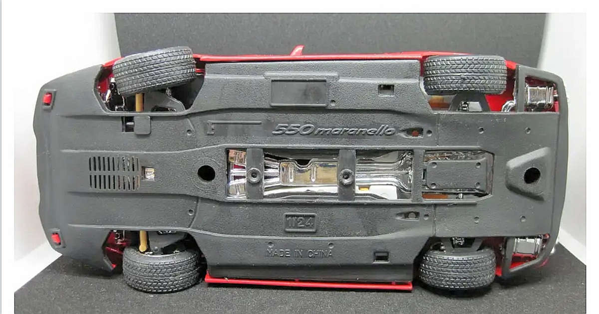 DIE CAST 1996-2002 FERRARI 550 Maranello (1/24)