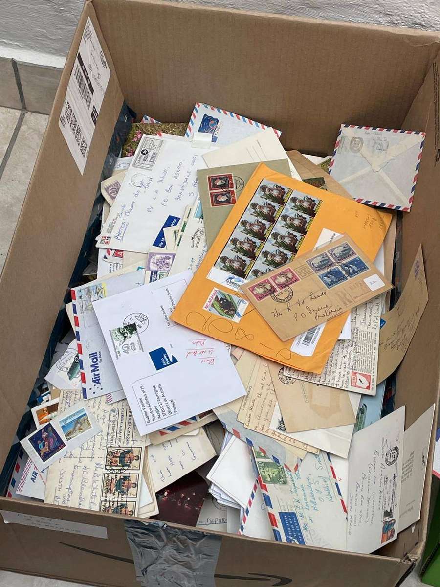 BRITISH COMMONWEALTH - BOX OF ODDS & ENDS INCLUDING GB MINT SETS IN PACKS +