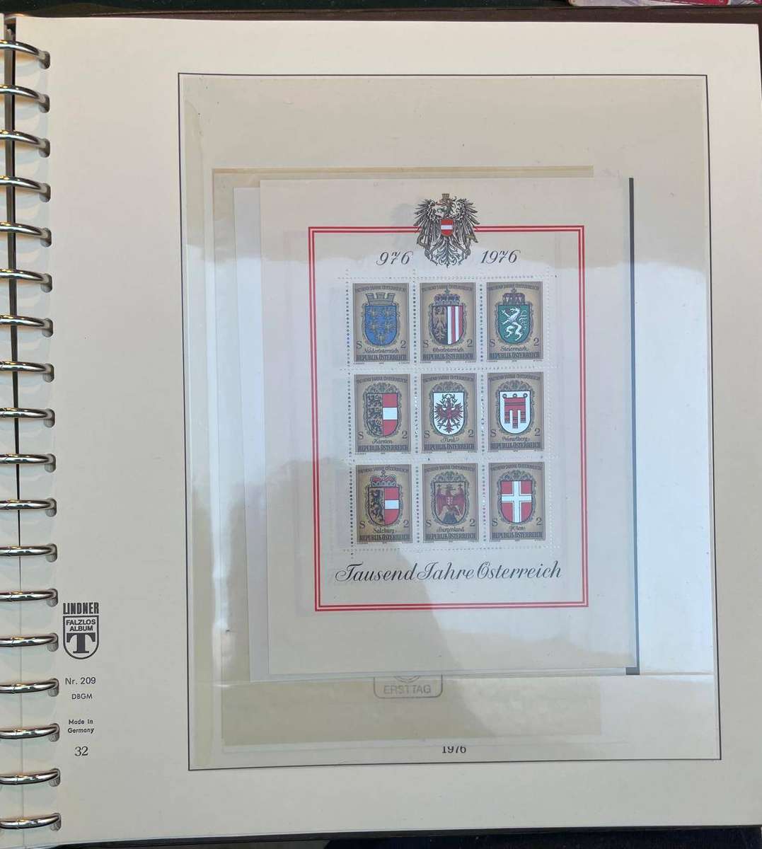 AUSTRIA MNH COLLECTION (1968-1982) INCLUDES IMMACULATE LINDNER "FALZLOS" (HINGE-LESS) T-SYSTEM ALBUM