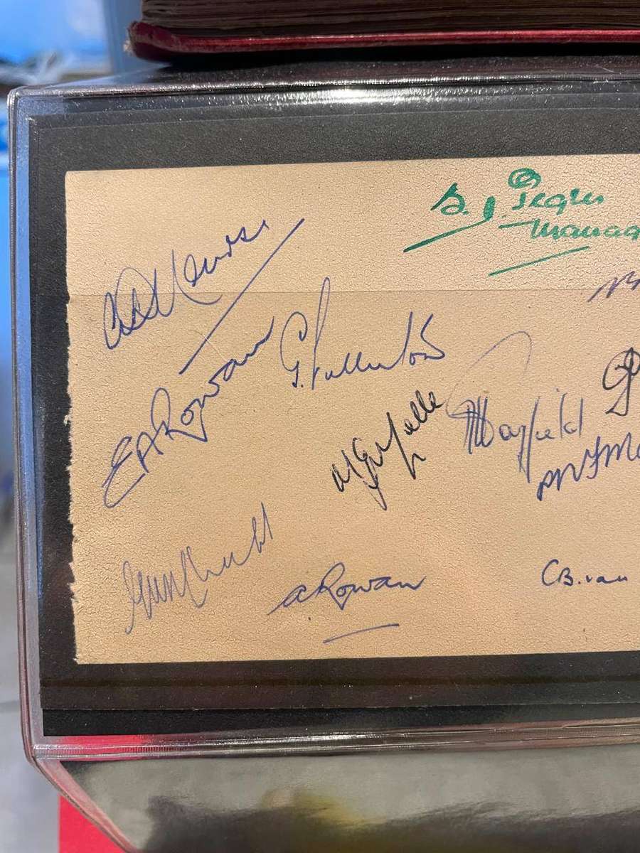 SA CRICKET - 1951 SPRINGBOK CRICKET TEAM AUTOGRAPHS - ORIGINAL HAND SIGNED