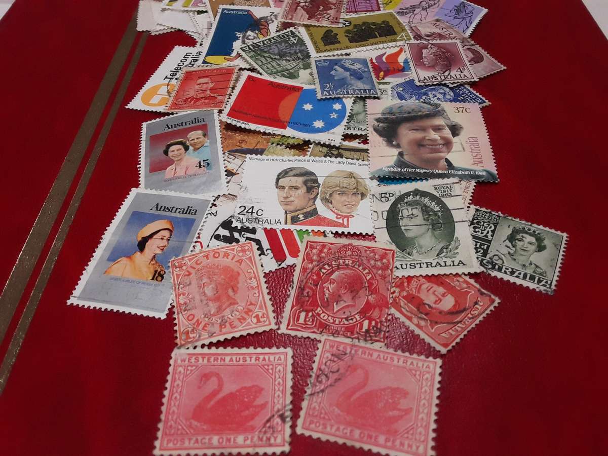 16 SIDE EMPTY ALBUM with Australia stamps.Some pages gum stained.See photos.Money back guarantee.