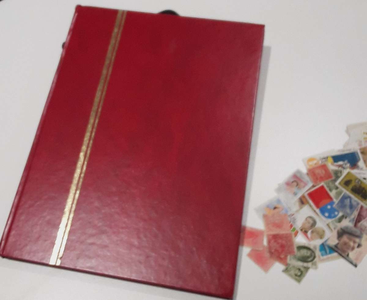 16 SIDE EMPTY ALBUM with Australia stamps.Some pages gum stained.See photos.Money back guarantee.