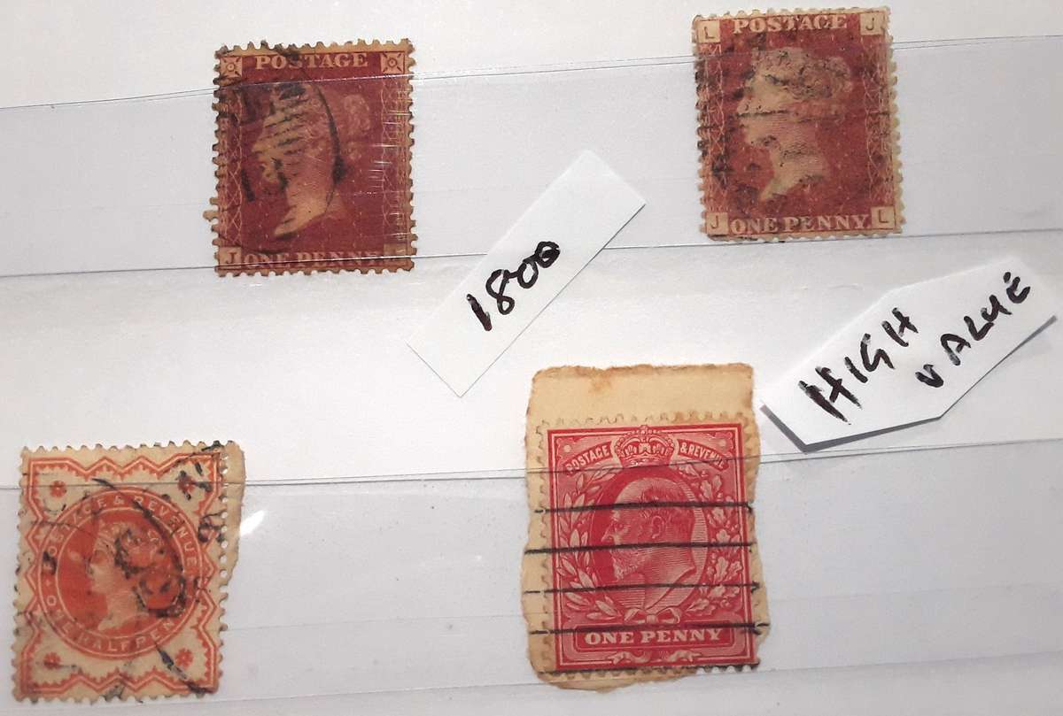 GB. Penny Reds & QE2 sets. Comes in Brand new Mini Stamp Album. A6. High value stamps. ref 9