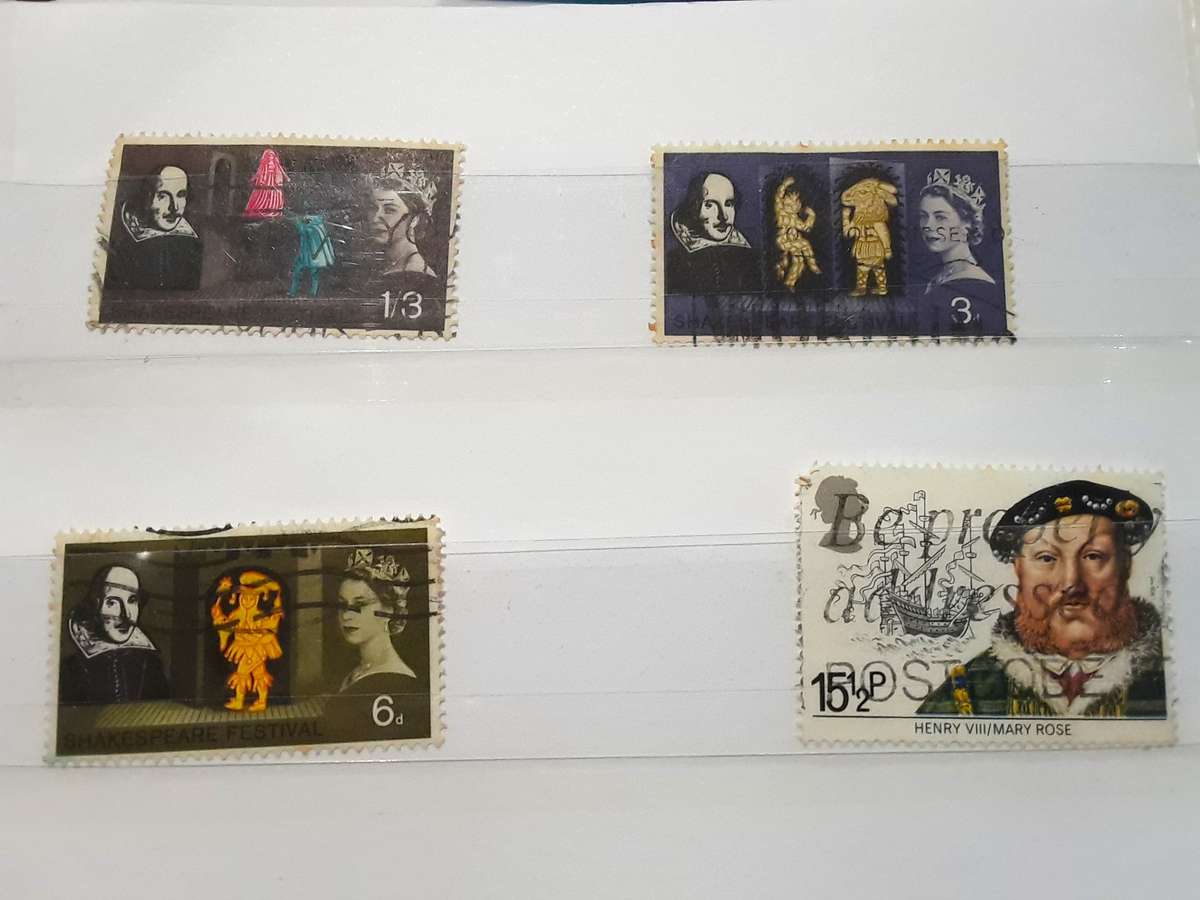 GB. Penny Reds & QE2 sets. Comes in Brand new Mini Stamp Album. A6. High value stamps. ref 9