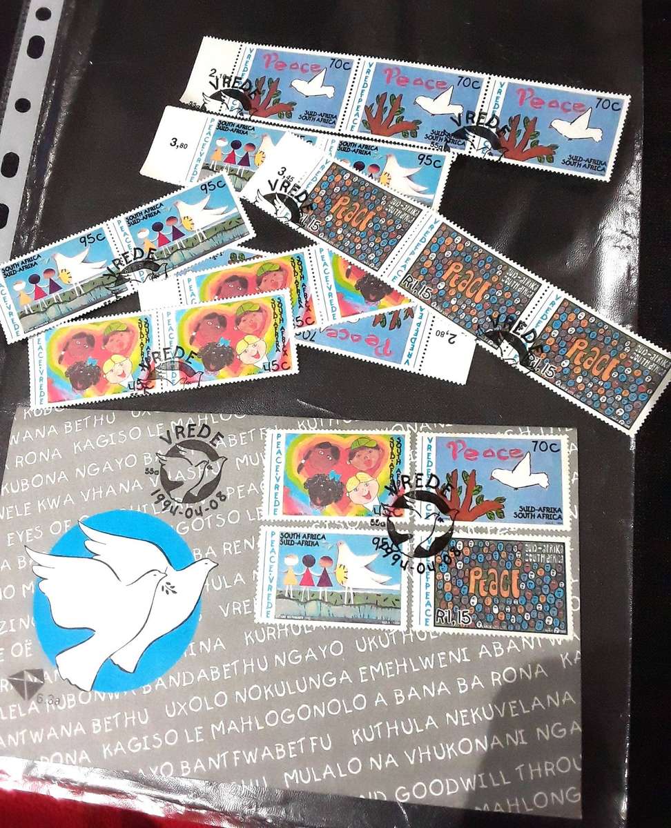 FDC's with mini sheets and stamps in ring file. Please see photos.