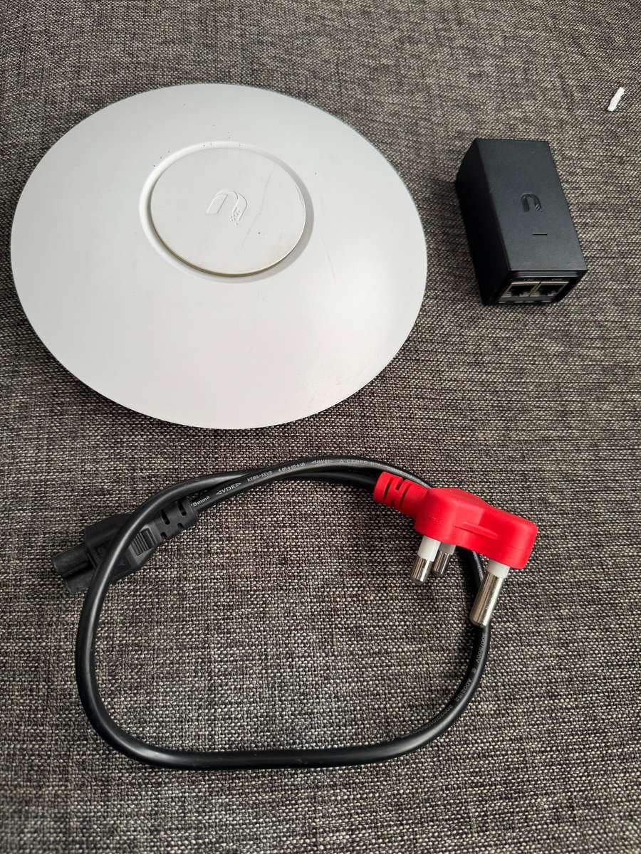 Ubiquiti UniFi UAP-LR Access Points  Used, Fully Working