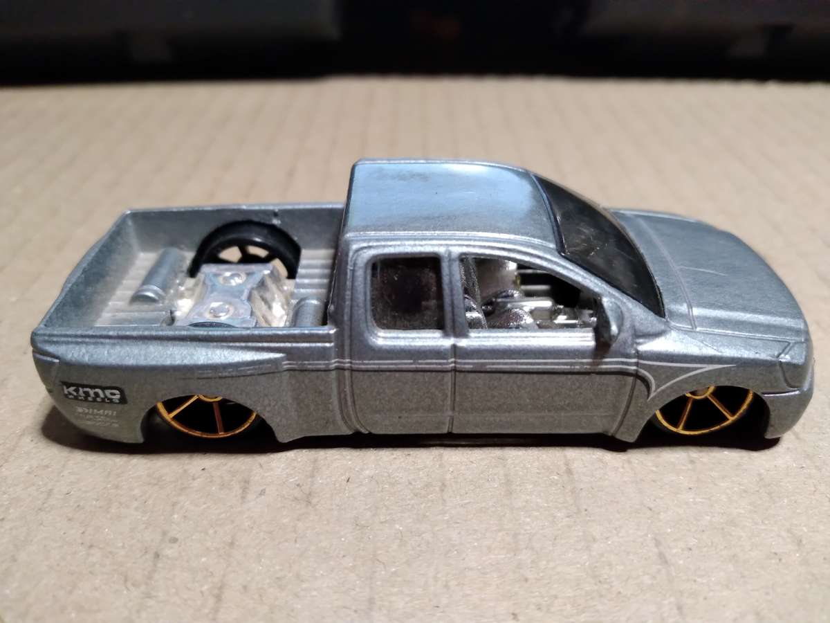 Hotwheels: Nissan Titan (2006 First Editions)