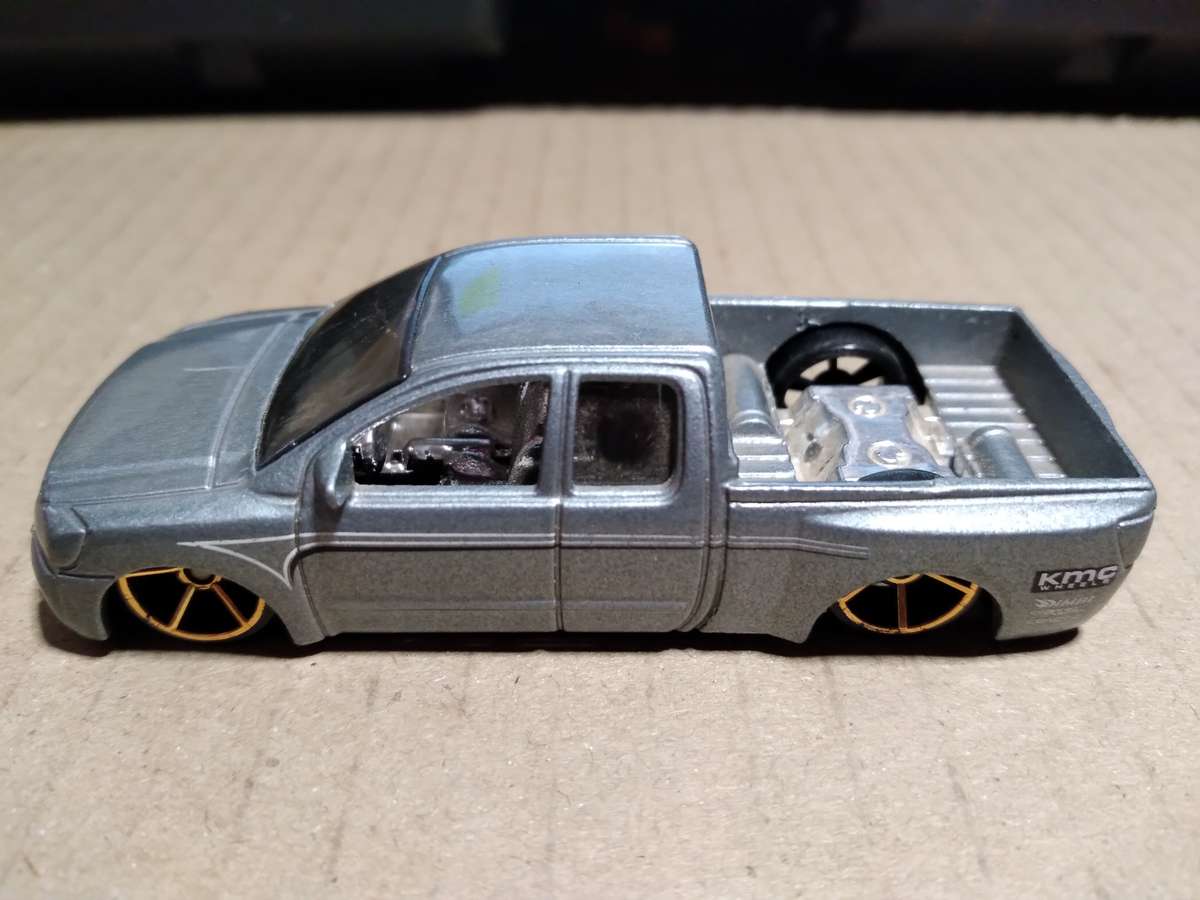 Hotwheels: Nissan Titan (2006 First Editions)