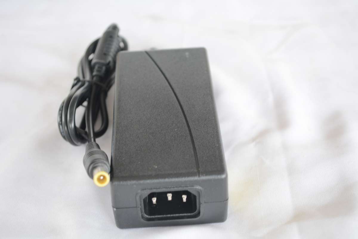 Samsung Laptop chargers, 14V, 5A, 5*4.5 pin