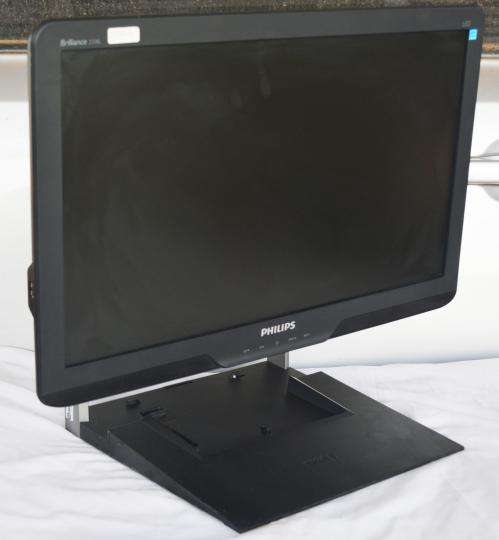Phillips LCD Monitor 235BL 23 Inch VGA DVI USB Port Firewire Audio In
