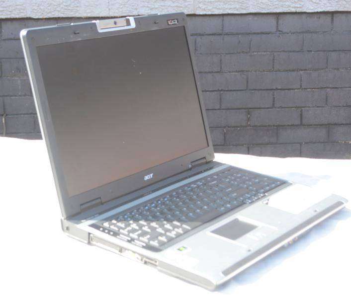acer Laptop, intel duo cpu 5625, 320gb, 2gb ram, 17 inch", dvdrw, nvidia geforce, win xp, etc