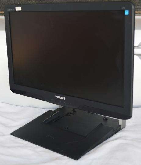 Phillips LCD Monitor 235BL 23 Inch VGA DVI USB Port Firewire Audio In