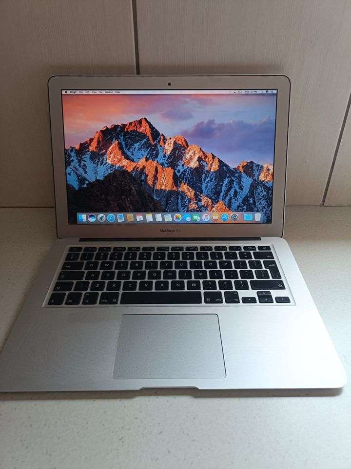Apple Macbook Air Early 2014 Model | 256 SSD | Core i5 | Ram 4 GB | 11 Inch HD Graphics
