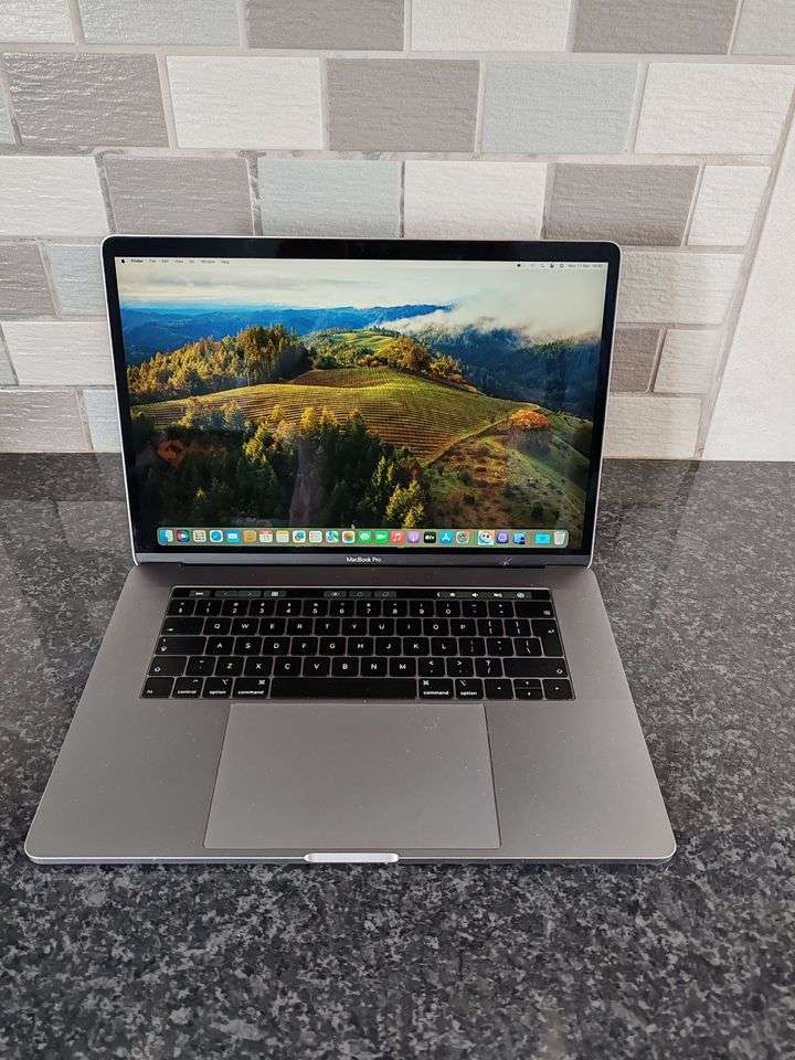 Apple Macbook Pro 2018 Touch Pad | 256 SSD | Core i7 | Ram 16 GB | 15 Inch UHD Graphics