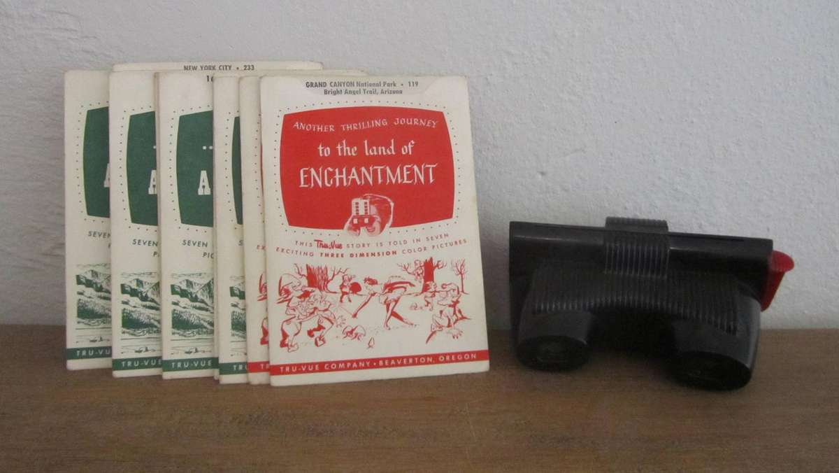 Vintage Tru-Vue 3 Dimension Viewer with 14 Picture Stories Cards - 1950's / 1960's