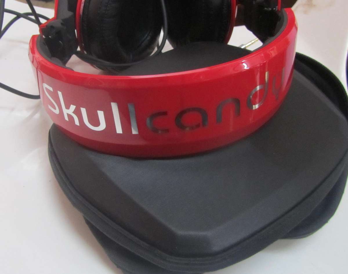 SkullCandy Wired Headphones with Case
