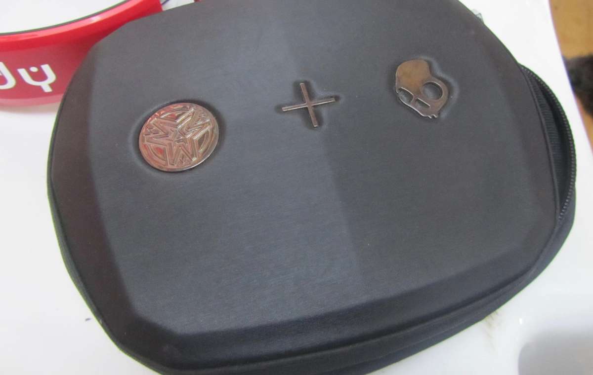 SkullCandy Wired Headphones with Case