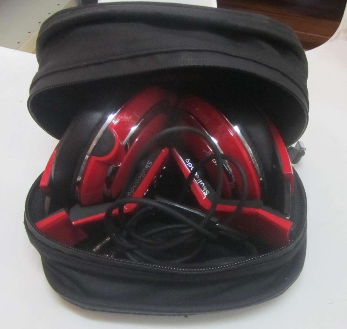 SkullCandy Wired Headphones with Case
