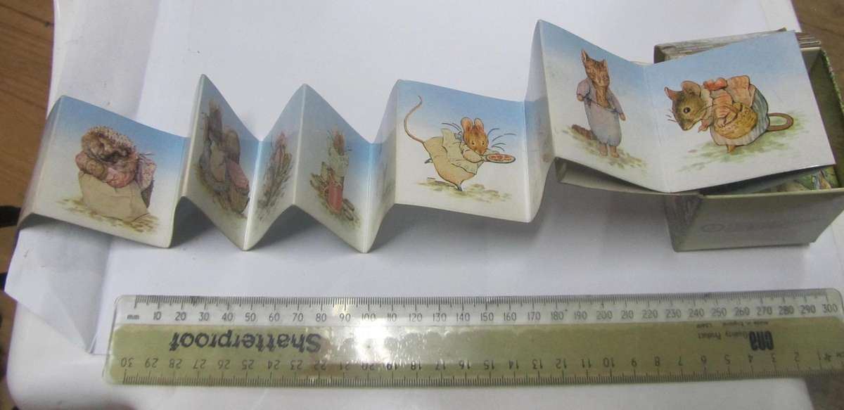 The Original Peter Rabbit Miniature Collection 3 - Beatrix Potter PLUS  pull out of characters