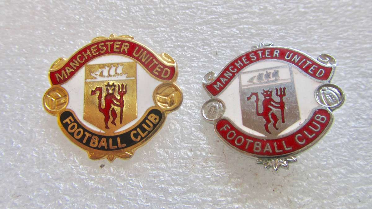 Collection of Manchester United Pin Badges - some rare