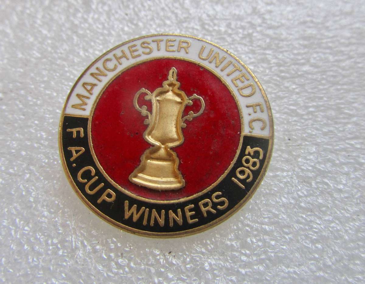 Collection of Manchester United Pin Badges - some rare