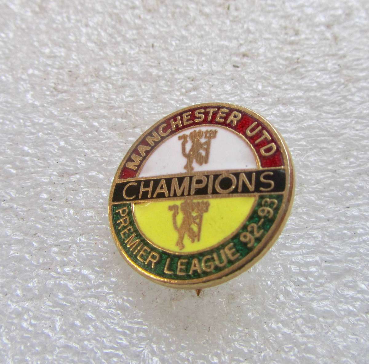 Collection of Manchester United Pin Badges - some rare