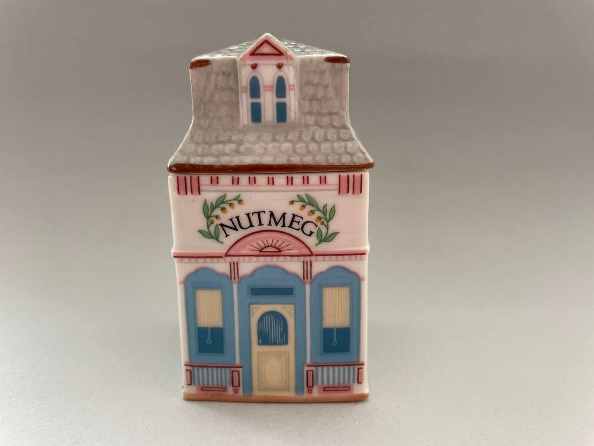 Lennox Spice Village: Nutmeg