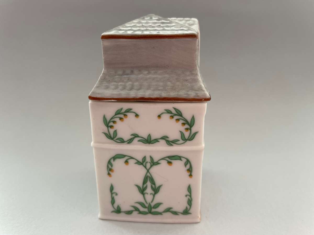 Lennox Spice Village: Nutmeg