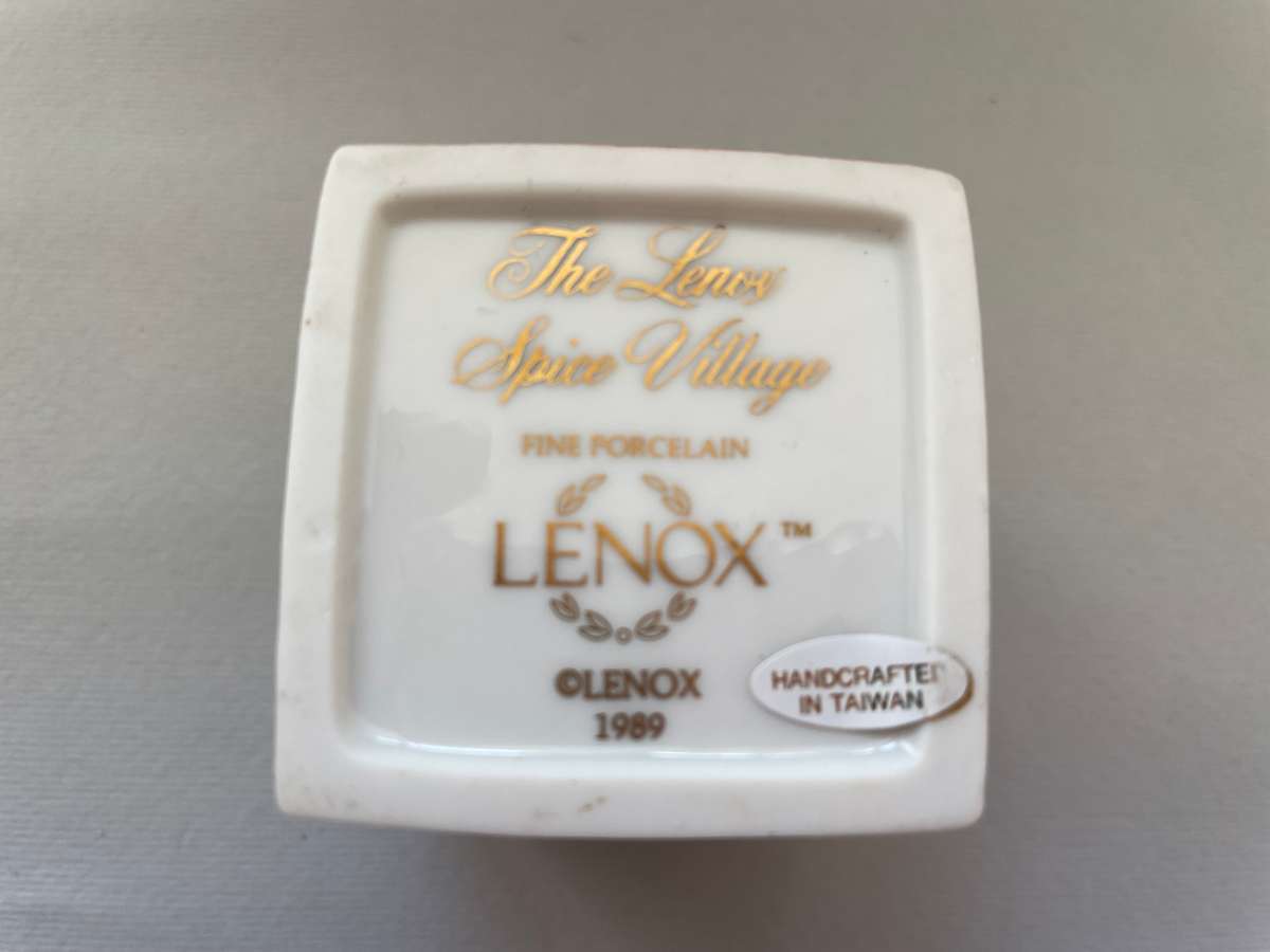 Lennox Spice Village: Nutmeg